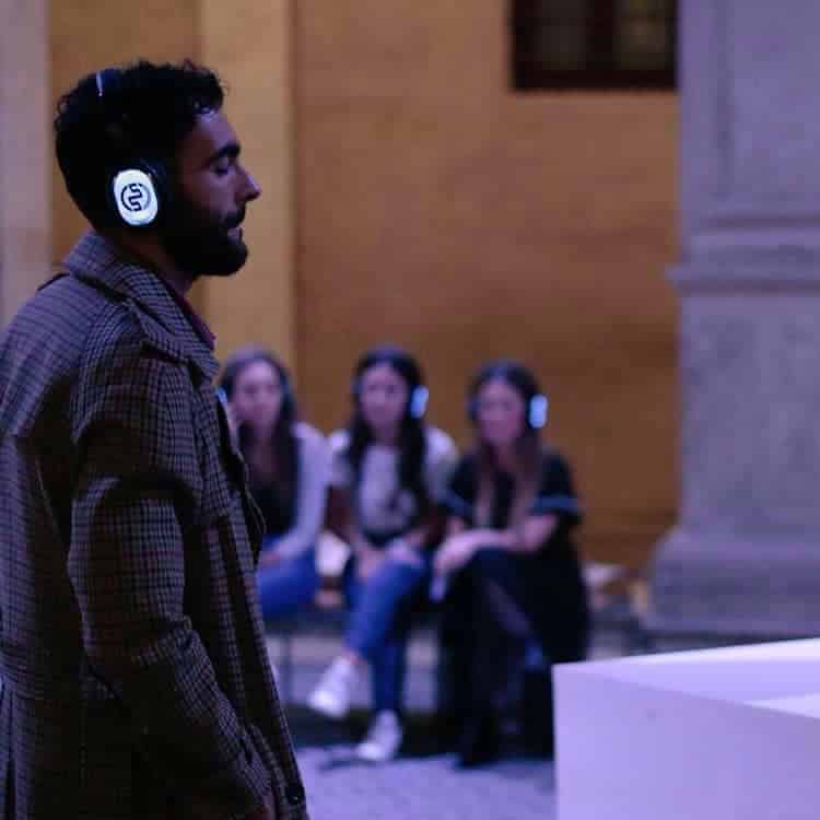Marco Mengoni avec casques sans fil Silentsystem