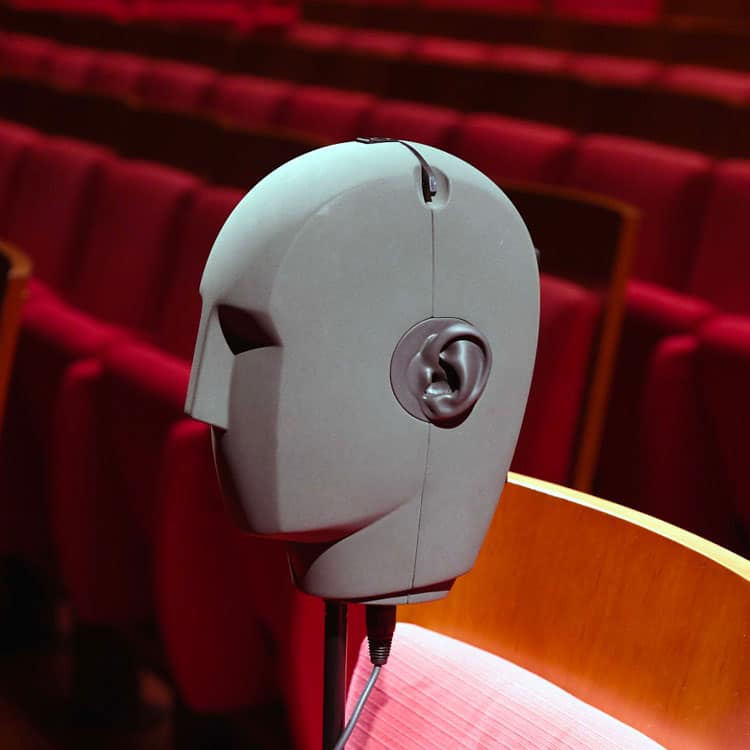 dummyhead Tête binaurale pour enregistrements audio 3D dans un théâtre