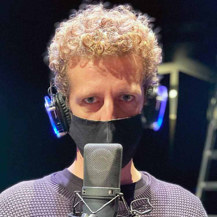 off-topic-beppe Speaker avec casque Silentsystem et micro de studio