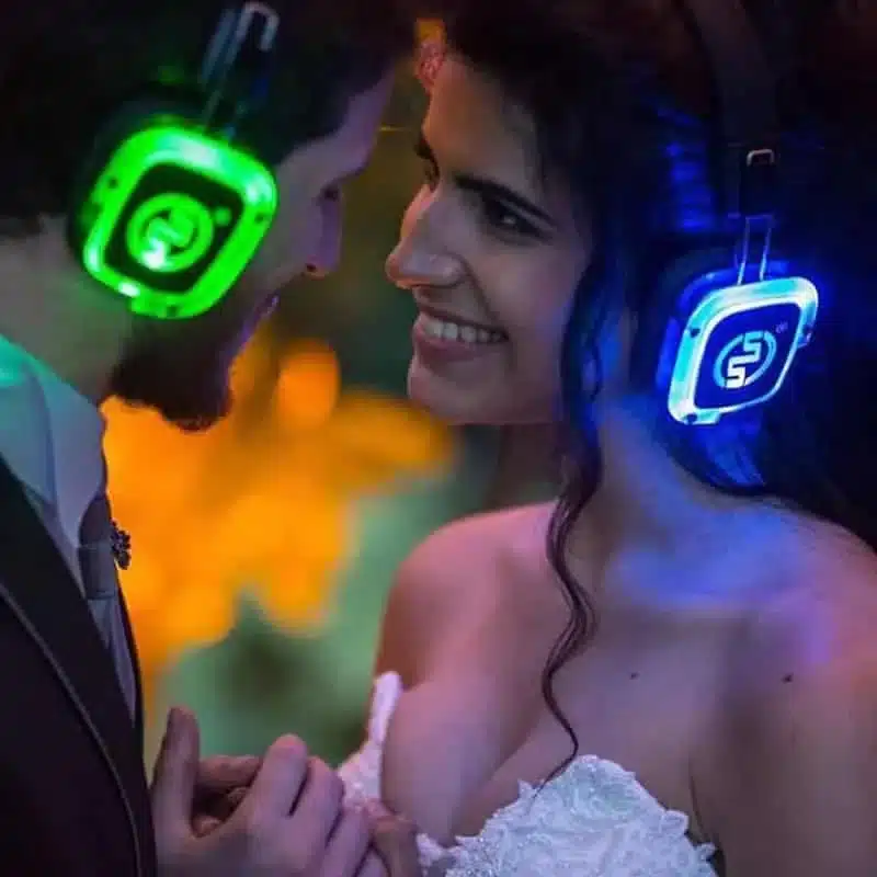 couple-casque-mariage-silencieux